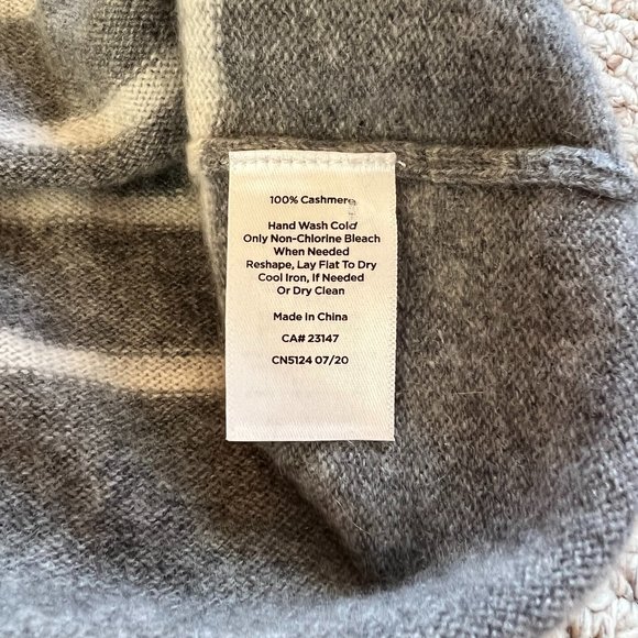 TALBOTS - Cashmere Button-Cuff Sweater - Excellent Condition - Picture 9 of 9